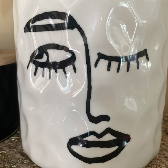 Wink wink Outlined Face Vase NWOT - Picture 2 of 7